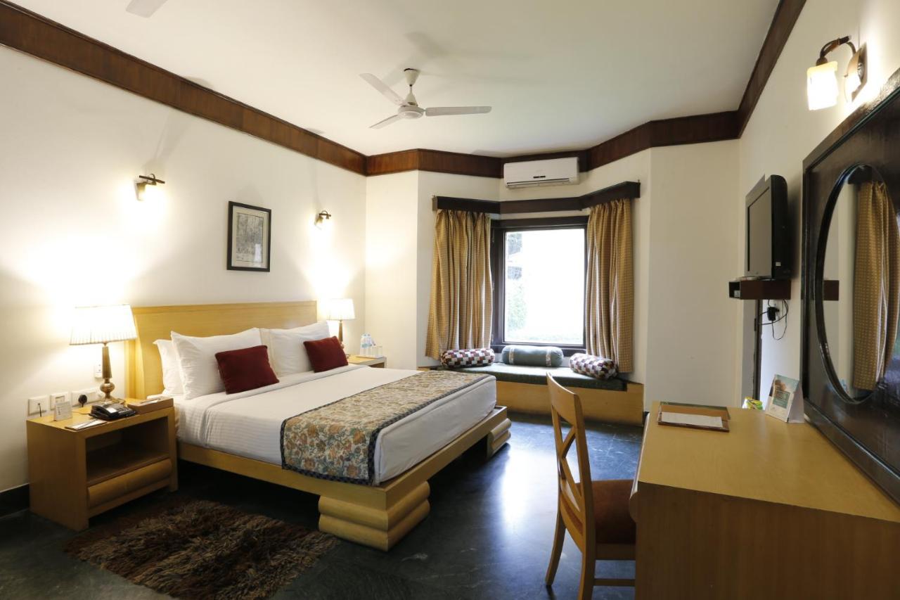 The Riverview Retreat Corbett By Leisure Hotels Garjia Exterior foto